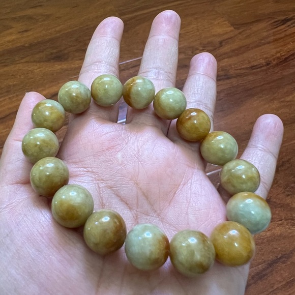 Jade bracelets - Picture 8 of 10